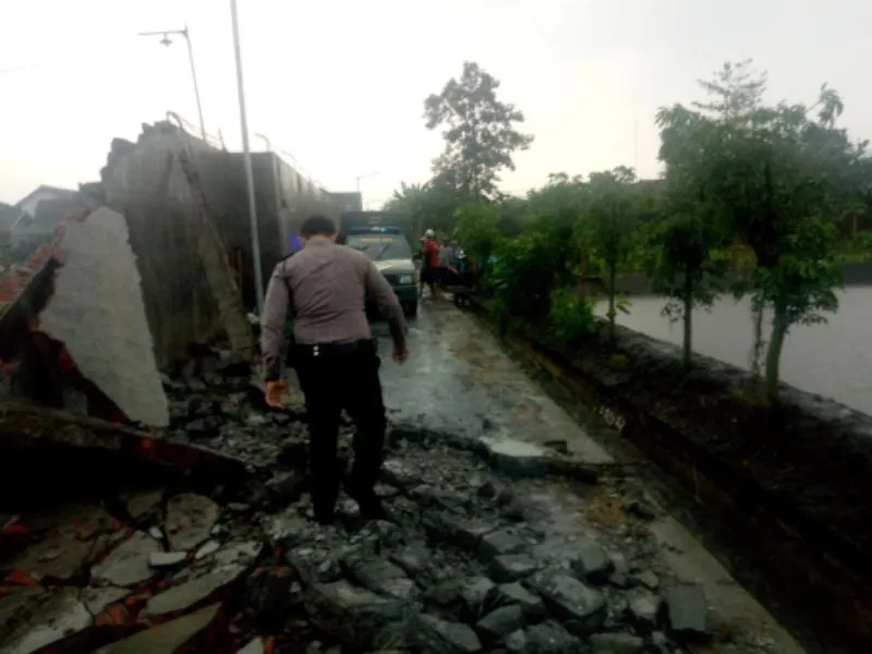 Tembok Kantor BBI Ambruk Timpa  Bocah Bermain, langsung Tewas