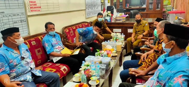 Camat di Surabaya Mulai Ngantor dan Buka Layanan di Balai RW