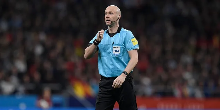 Pangeran William Puji Wasit Anthony dan Tim Medis Tangani Eriksen