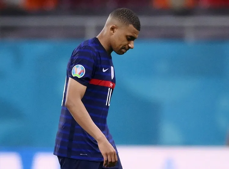 Melempem, Kylian Mbappe Gagal Eksekusi Penalti