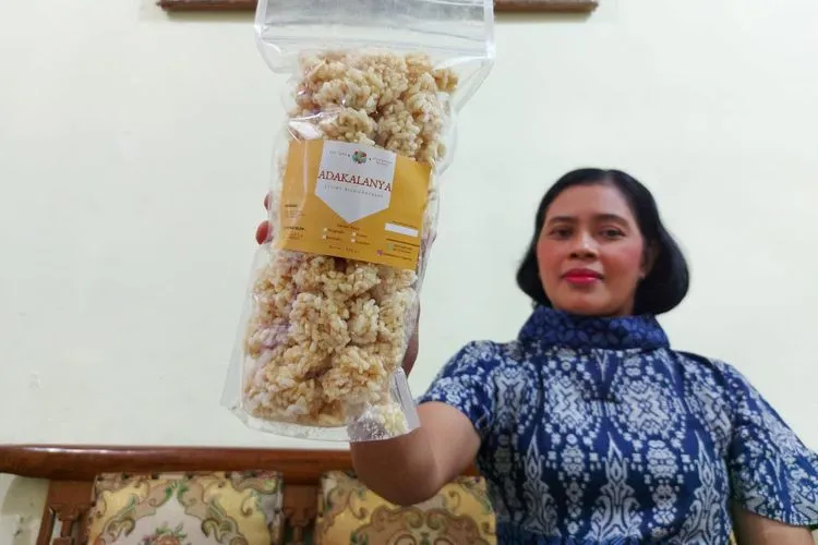 Bisnis Rengginang Beragam Varian Beromzet Jutaan