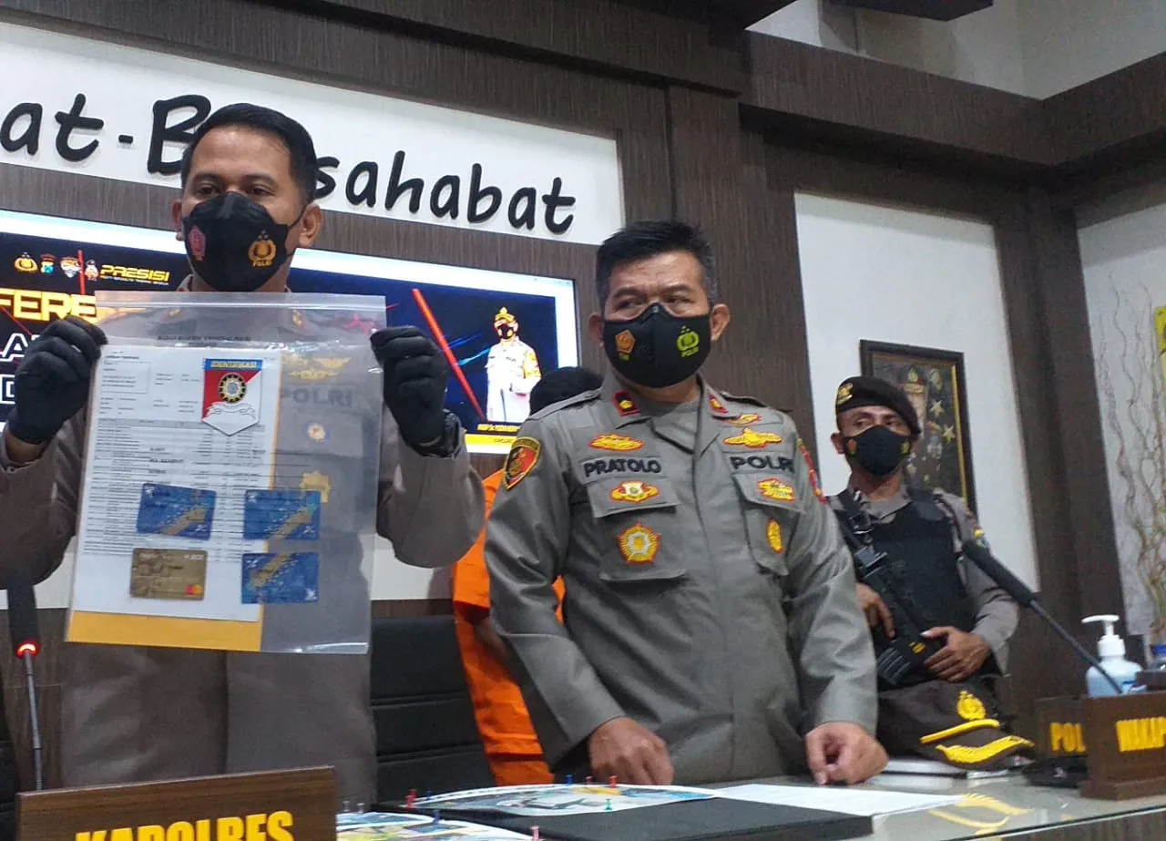 Si Kembar, Buat Salah Satu Pemiliknya Huni Ruang Tahanan Polisi