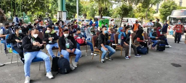 297 PMI Tiba di Surabaya