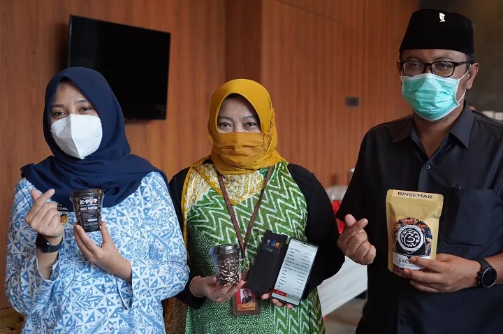 Perkuat Ekonomi Jatim, Bank Jatim Salurkan Kredit Usaha Rakyat untuk Pelaku UMKM