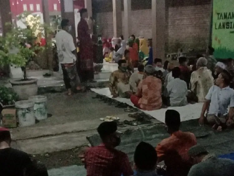 Berdoa Bersama Agar Dijauhkan dari Virus Covid-19 ala RT 09 / RT 10 RW 02 Dukuhsari