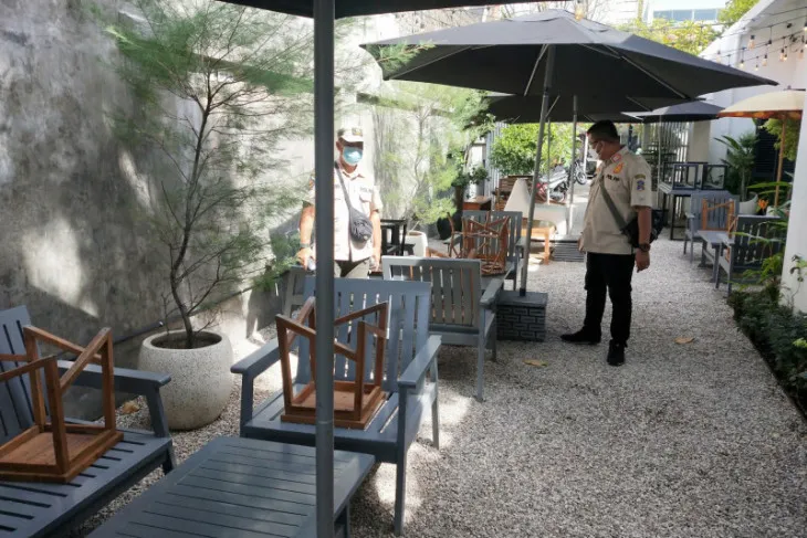 Buka Layanan Dine In, Restoran di Gubeng Didenda Rp 500 Ribu