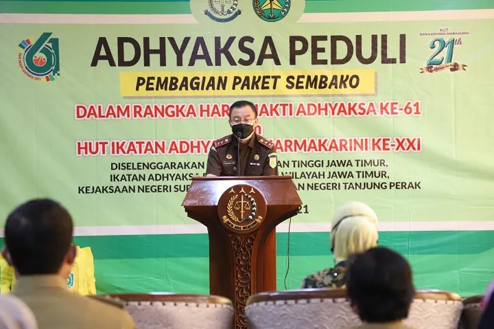 Kejati Jatim Bagikan 20.400 Sembako