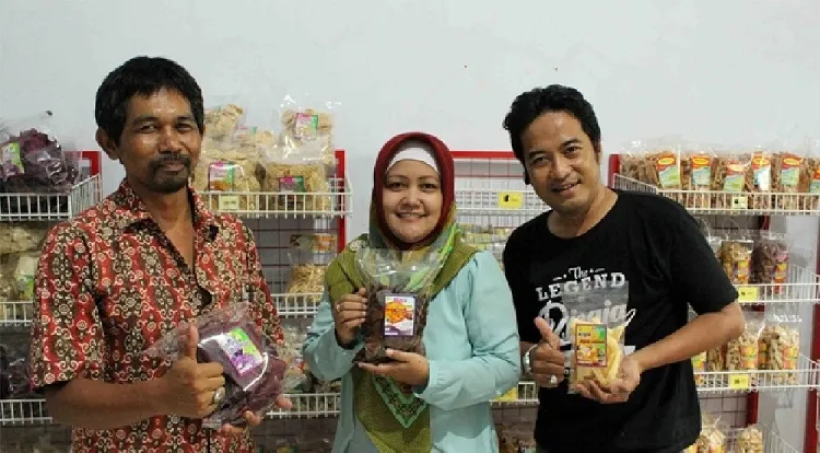 Mantan TKI yang Sukses Banting Setir Bisnis Aneka Keripik