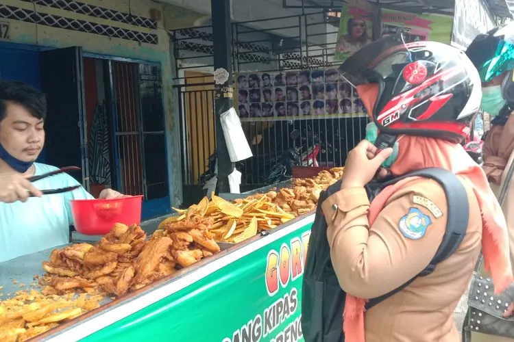 Gagal Masuk Universitas, Eril Untung Banyak Lewat Gorengan