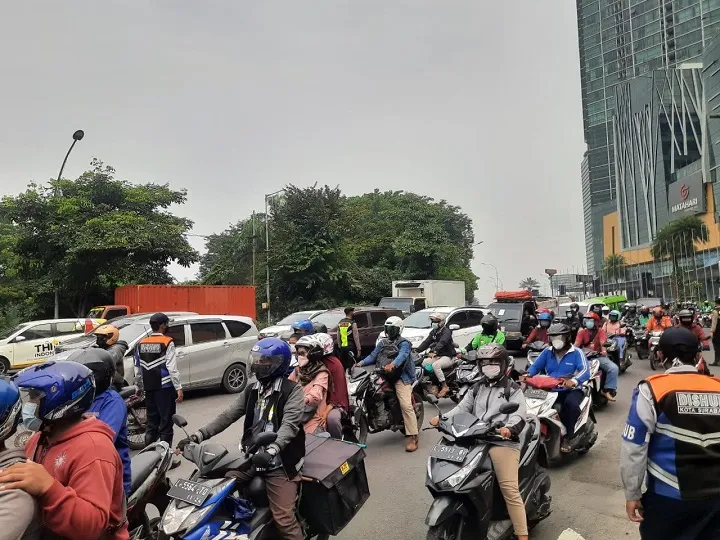 Kombes Johnny Eddizon Isir : Laporkan Jika Ada Penimbunan, Kami Akan Tindak Tegas !
