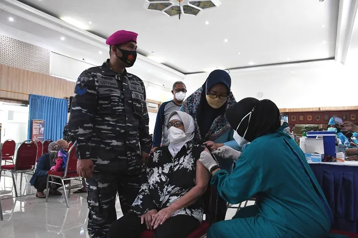 Lantamal V Gelar Vaksinasi Massal 1000 Dosis