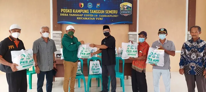 Rayakan Ultah, PKB Lamongan Bagi-bagi Sembako ke Warga yang Isoman
