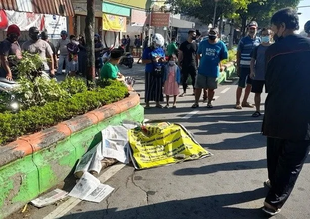 Tabrak Median Jalan, Mahasiswa Tewas