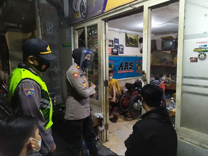 Gelar Giat PPKM Darurat, Tiga Pilar Sukomanunggal Blusukan