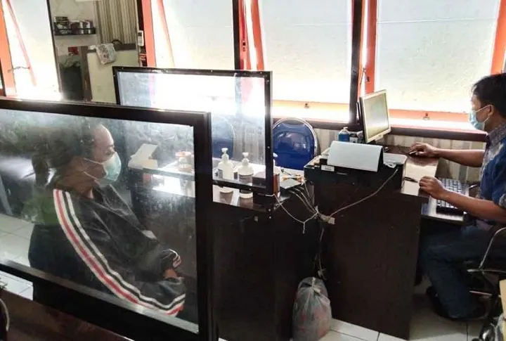 Tipu Belasan Orang, Wanita di Batu Diamankan