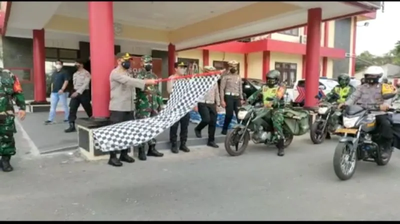 Polres Blitar Bagikan Bantuan 5 Ton Beras dari Pemerintah pada Masyarakat
