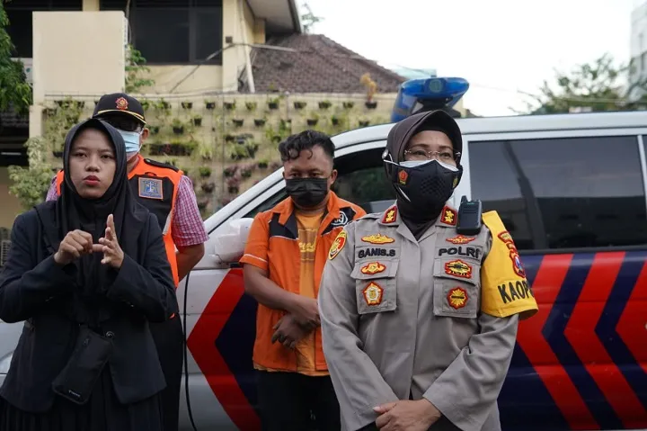 Warga Bulak Banteng, Ngamuk Lawan Petugas