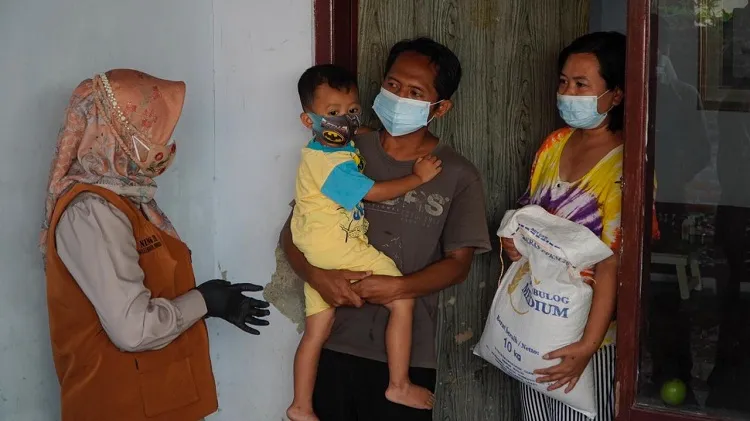 Bulog Jatim Turun Pastikan Beras Bansos Tak Berkutu