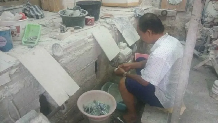 Eksis Tekuni Kerajinan Anting Kerang hingga Luar Negeri