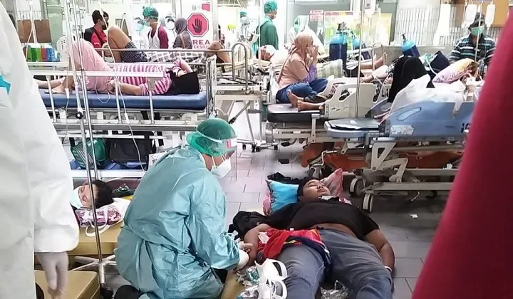 Gawat, IGD RSUD dr Soetomo Overcapacity!
