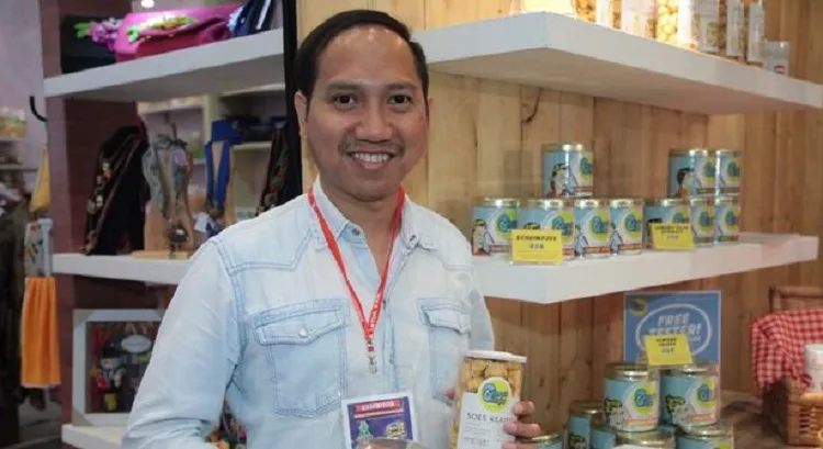 Bermodal Tabungan THR, Sandy Jadi Jutawan Panganan Ringan