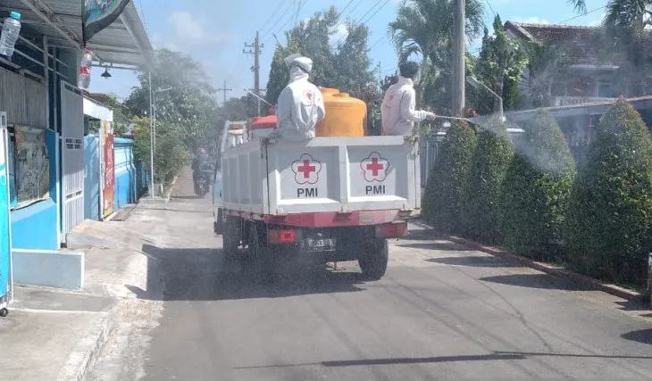 PMI Jember Masifkan Penyemprotan Disinfektan