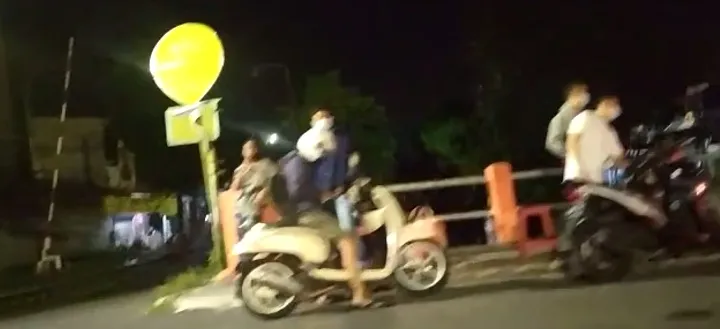 Tak Tersentuh Hukum, Jual Beli Miras di Bratang Kalisumo Tetap Aktif Walaupun PPKM Darurat