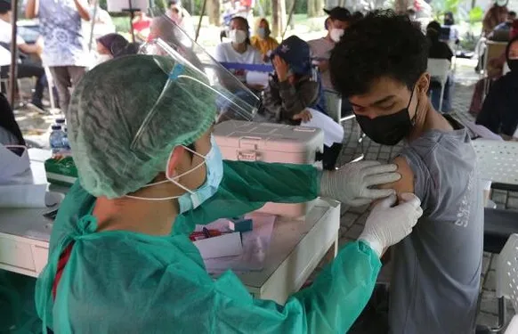 Stok Sedikit, Vaksinasi Dosis Kedua di Jatim Alami Keterlambatan