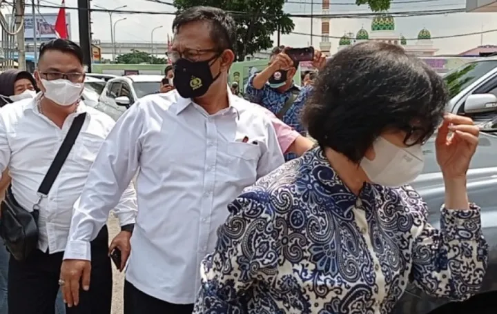 Kini Perintahkan Stafnya, Tangkap Wanita yang Sok Dermawan