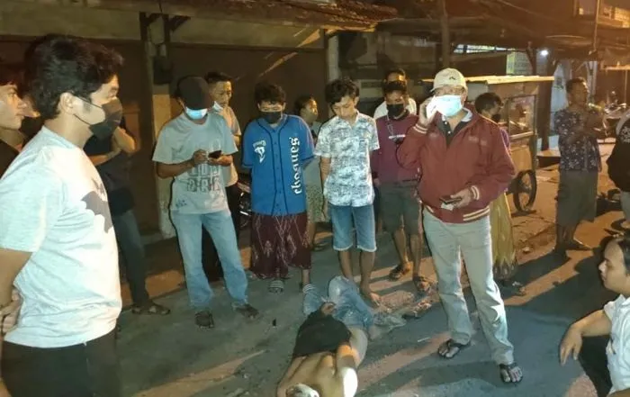 Warga Sampang Bonyok Dihajar Warga