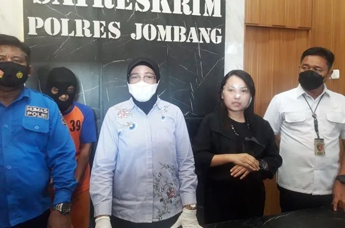 Tukang Parkir di Jombang Setubuhi 2 Anak Kandungnya