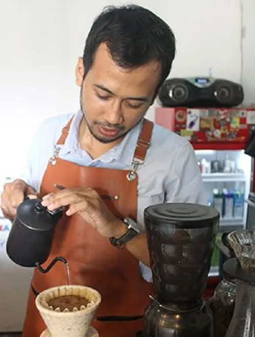 Mantan Atlet Karate yang Sukses Dirikan Kedai Kopi