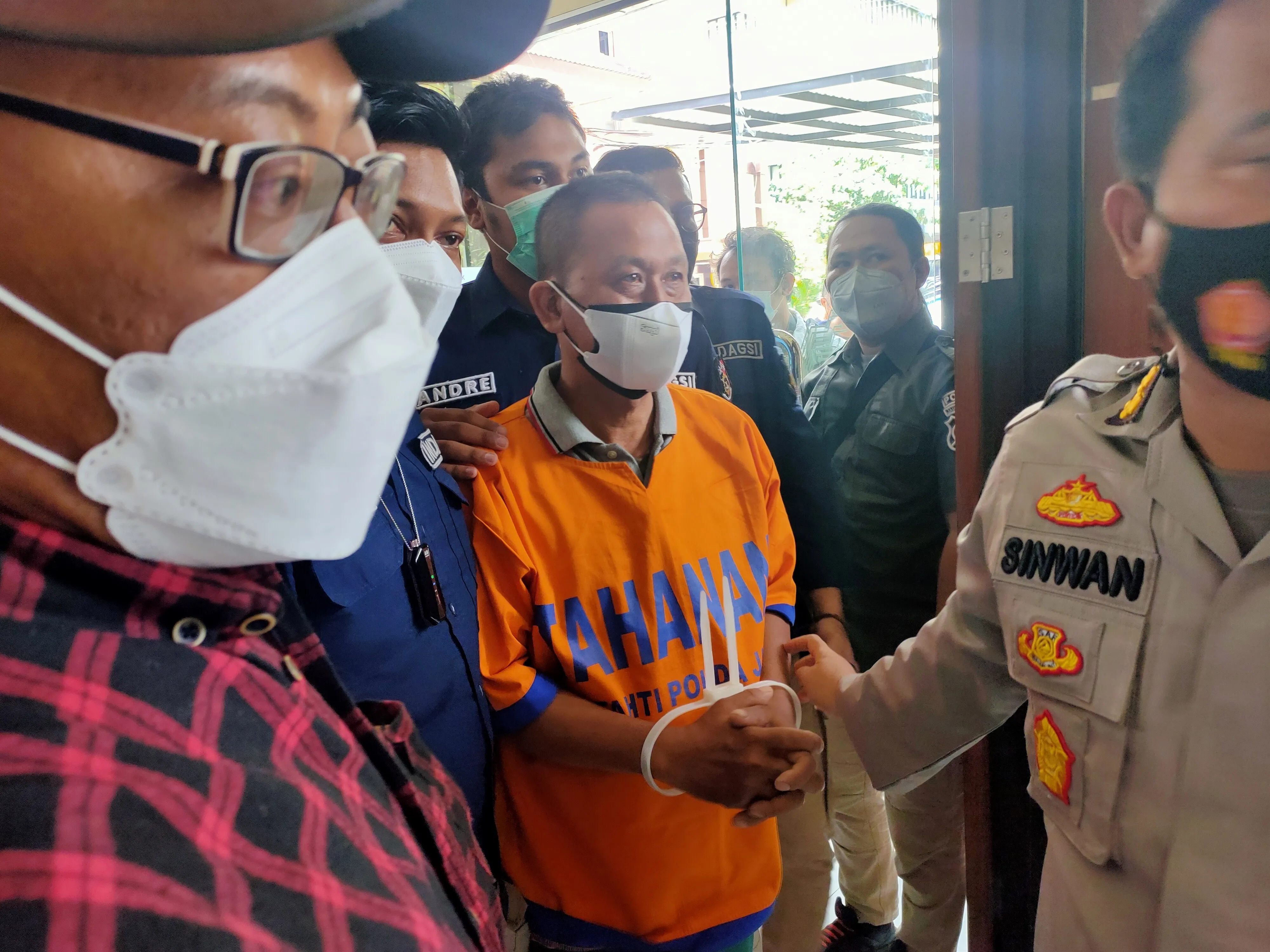 Sulap Tabung Apar, Jadi Tabung Oksigen, Warga Simorejo Ditangkap Ditreskrimsus Polda Jatim