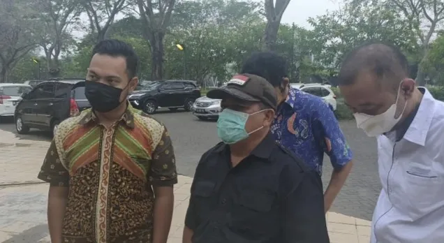 Baca juga : Tim Kuasa Hukum Segera Lapor  Kasus Penutupan Gudang CV. Cahaya Abadi ke Polisi