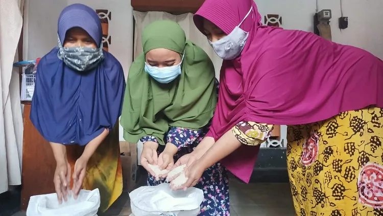 Bulog Terjunkan Transporter Cek Kualitas Beras Bansos KPM Mojokerto