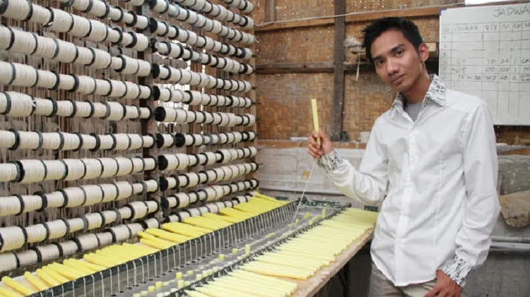 Pernah Ditipu, Kini Sukses Rintis Bisnis Lilin