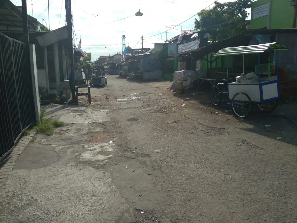 Aspal di Pasar Japanan Rusak, Warga Minta Segera Diperbaiki