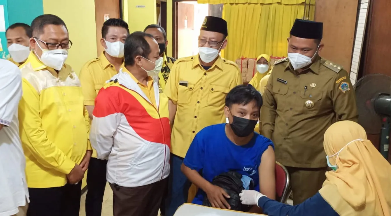 Golkar Gresik Gelar Vaksinasi Massal