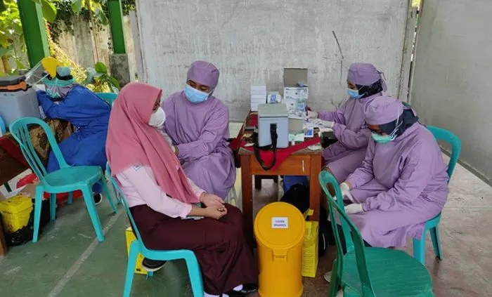 Vaksinasi kepada siswa SMAN 4 Kota Blitar, Rabu (25/8/2021).