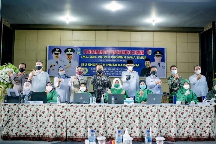 Bupati dan Wabup Jember Tinjau Vaksin Tahap I Para Pelajar SMKN 5