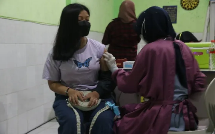 Persiapan PTM, Pelajar di Malang Mulai Divaksin