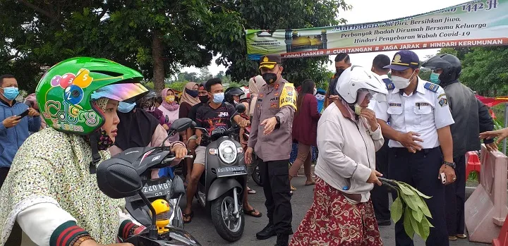 Kapolres Bubarkan Aksi Bagi Telur Gratis yang Timbulkan Kerumunan