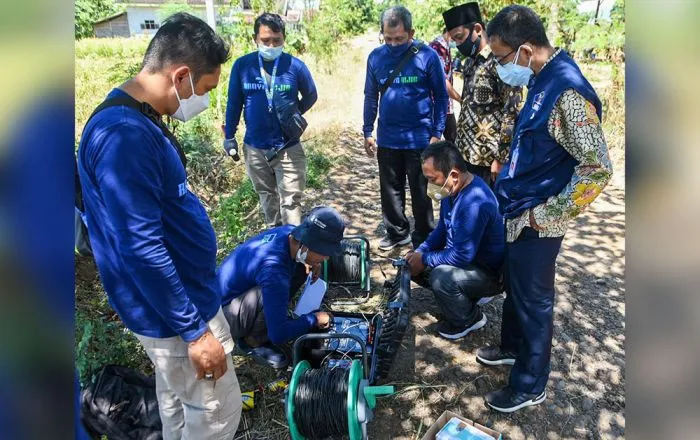 Bangun Sumur Bor Atasi Krisis Air
