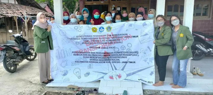 Kolaborasi dengan Mahasiswa, Dosen Ilmu Komunikasi UPNV Jatim Tumbuhkan Creativepreneurship pada Masyarakat Kesamben Kulon