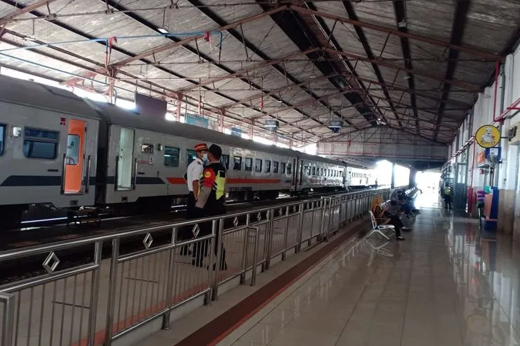 Penumpang KA Lokal Tak Perlu STRP Lagi