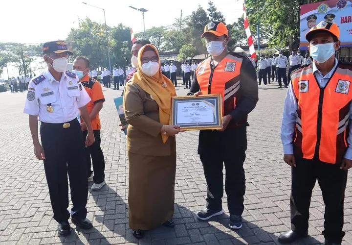 Penjaga Lintasan KA dan Jukir Diberi Penghargaan di Harhubnas