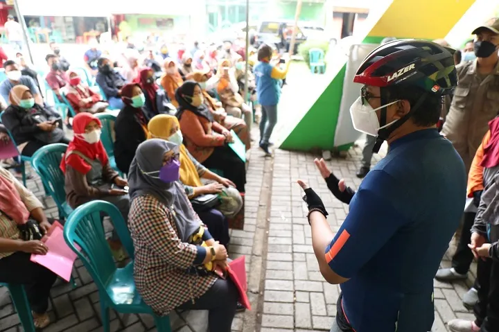 Bupati Gus Muhdlor Gratiskan Swab Antigen Ribuan Guru Honorer Seleksi PPPK