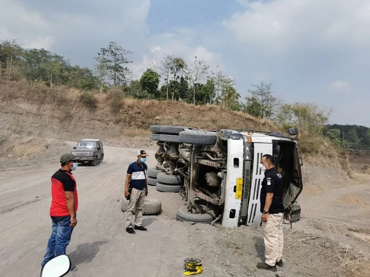 Rem Blong, Sopir Truk Tewas Tertimbun Sirtu