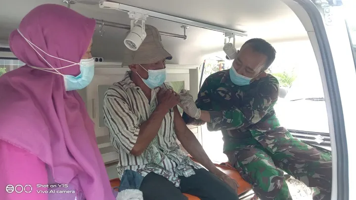 Percepat Vaksinasi Lansia, TNI Polri Buka Layanan Door to Door