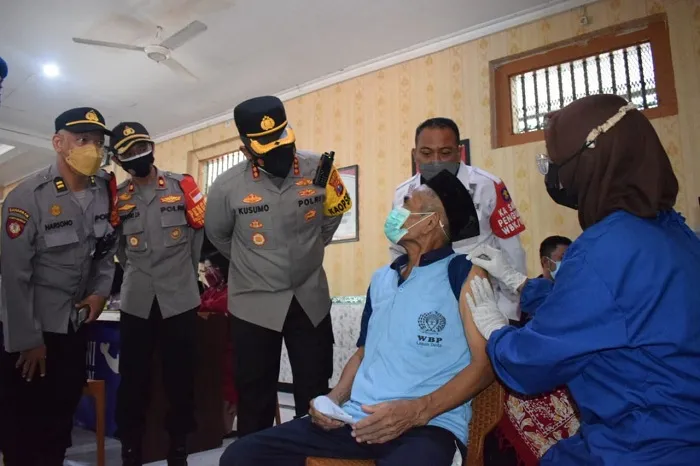 Sebanyak 1.156 Napi Lapas  Sidoarjo Disuntik Vaksin Covid-19
